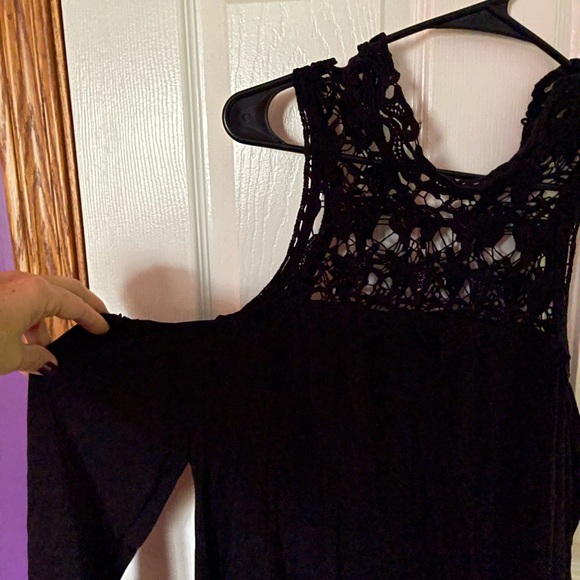 VENUS Tops - Venus Cold Shoulder Top